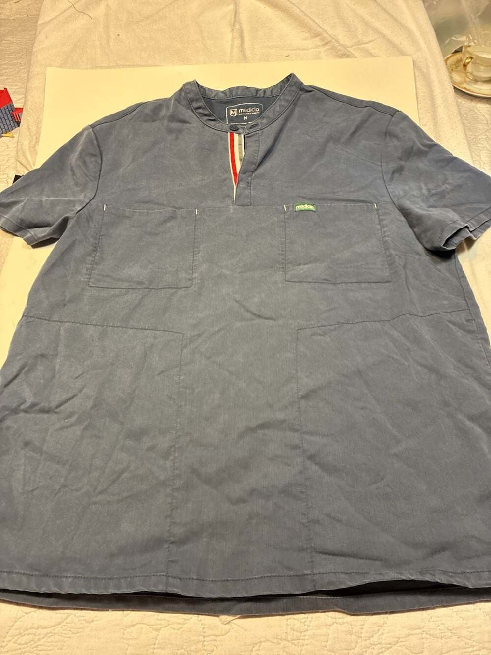Mediclo Men's Skye Banded Collar Scrub Top